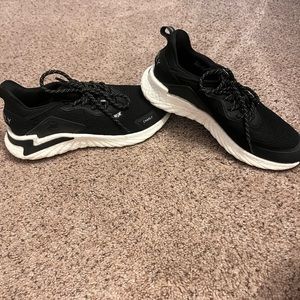 CHARLY Athleisure Running Shoe.